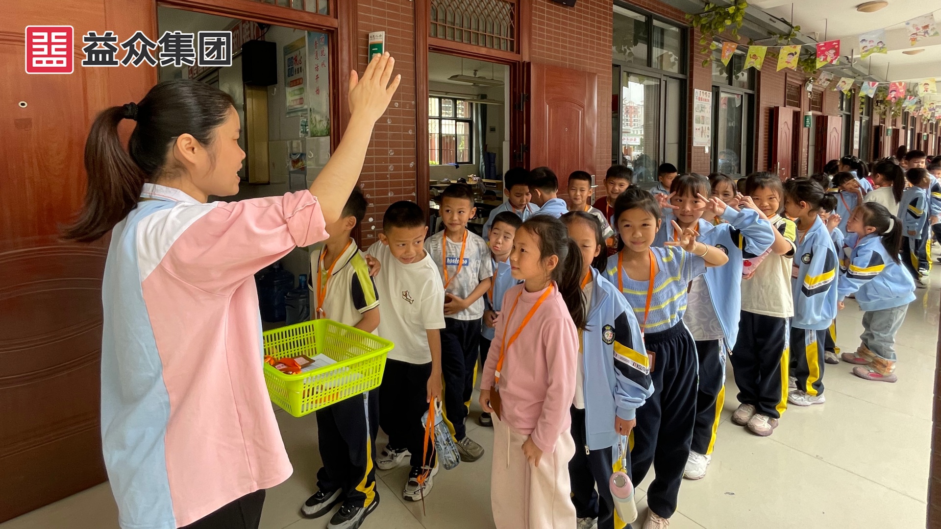 有序引導(dǎo)學(xué)生放學(xué)2_副本