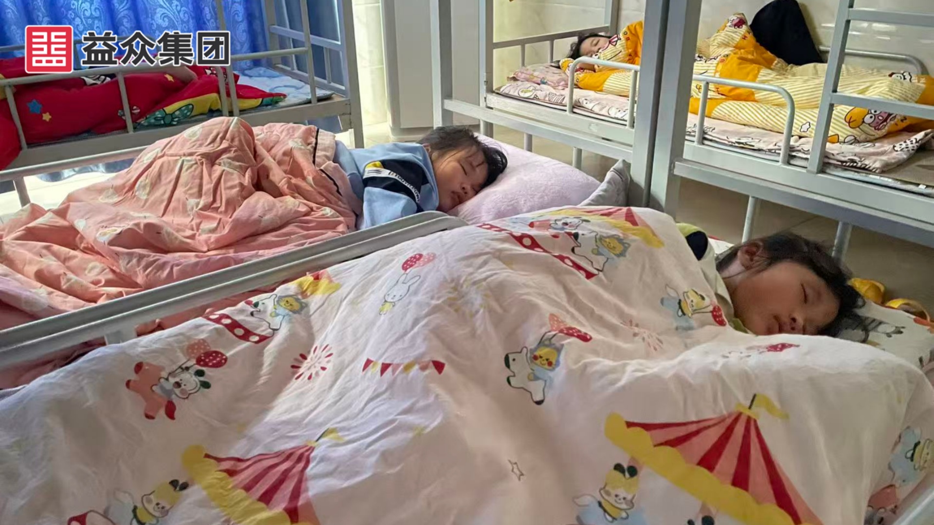 午休秩序井然，學(xué)生安然入睡1_副本